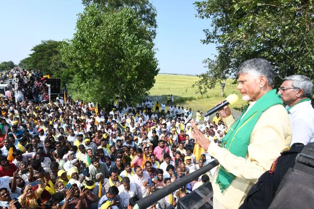 తుపాన్‌ క్రాసైంది ఇక్కడ... ఆయన పర్యటించేది అక్కడ..