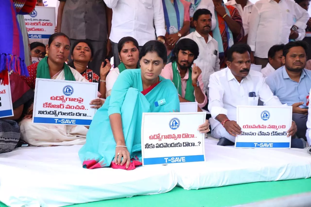 షర్మిల దారెటు? ఆంధ్రా వెళ్లక తప్పదా!