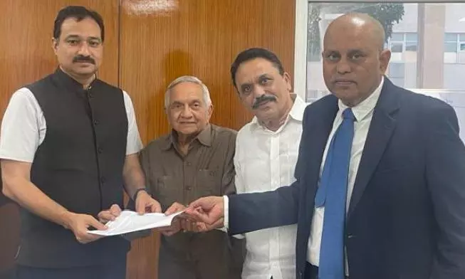 ఆంధ్రాలో ఓటర్ల పేర్లు గంపగుత్తగా మాయం, ఎన్నికల కమిషన్ గమనిస్తోందాా?