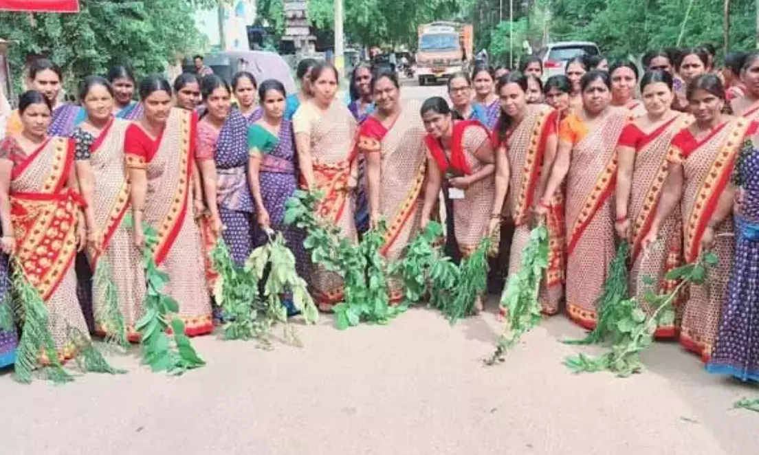 జగన్ ప్రభుత్వాన్ని శపిస్తున్న అంగన్వాడీ అమ్మలు