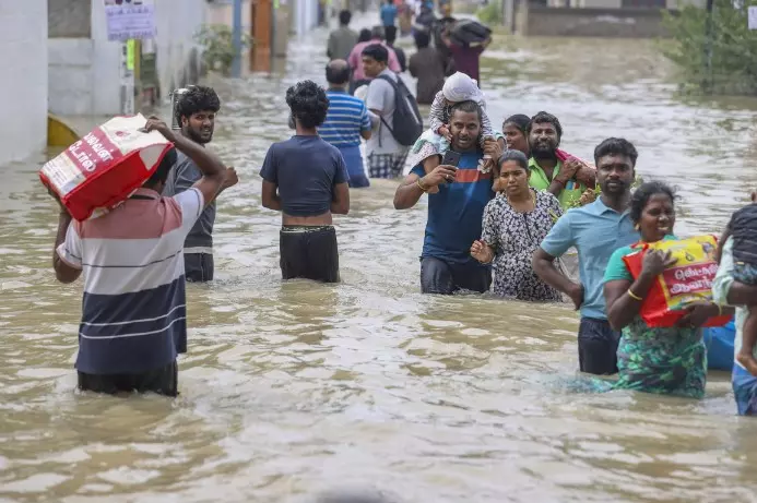 తమిళనాడులో భారీ వర్షాలు.. పదిమంది మృతి