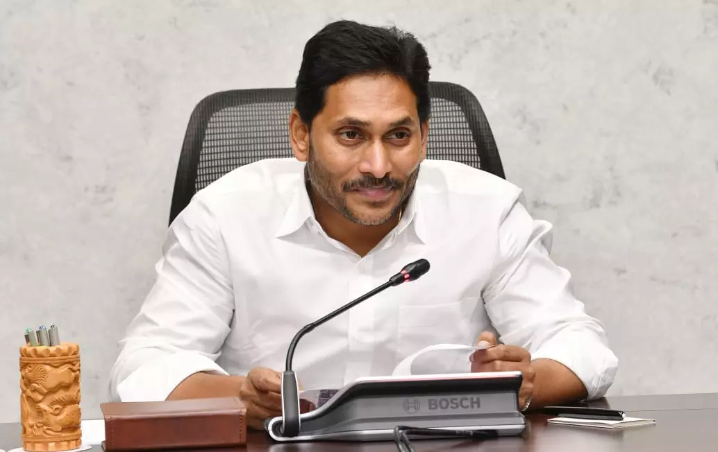 వైసిపిలో సునామీ : 13 మంది ఎమ్మెల్యేలు కొట్టుకుపోయినట్లేనా