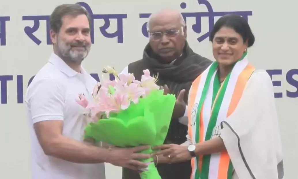 కాంగ్రెస్‌ పార్టీలో వైఎస్సార్‌టీపీ విలీనం