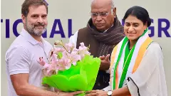 ఇపుడు అందరి చూపు షర్మిల వైపే
