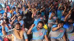 అంగన్‌వాడీ అమ్మలపై ఇంత కాఠిన్యమెందుకు?