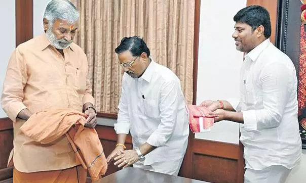 బిక్కుబిక్కుమంటున్న వైఎస్సార్‌సీపీ ఎస్సీ, ఎస్టీ ఎమ్మెల్యేలు