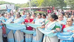 ఆంధ్రాలో అశ్చర్యం:  30 రోజుల మొక్కవోని మహిళల సమ్మె...