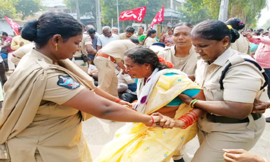 మెట్టుదిగని జగన్, మడమ తిప్పని అంగన్ వాడీ సైన్యం