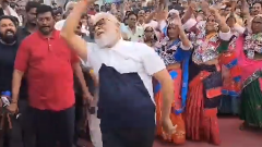 భోగినాడు ఇరగదీస్తున్న సంబరాల ‘రాంబాబు’ : ఎవరో తెలుసా!