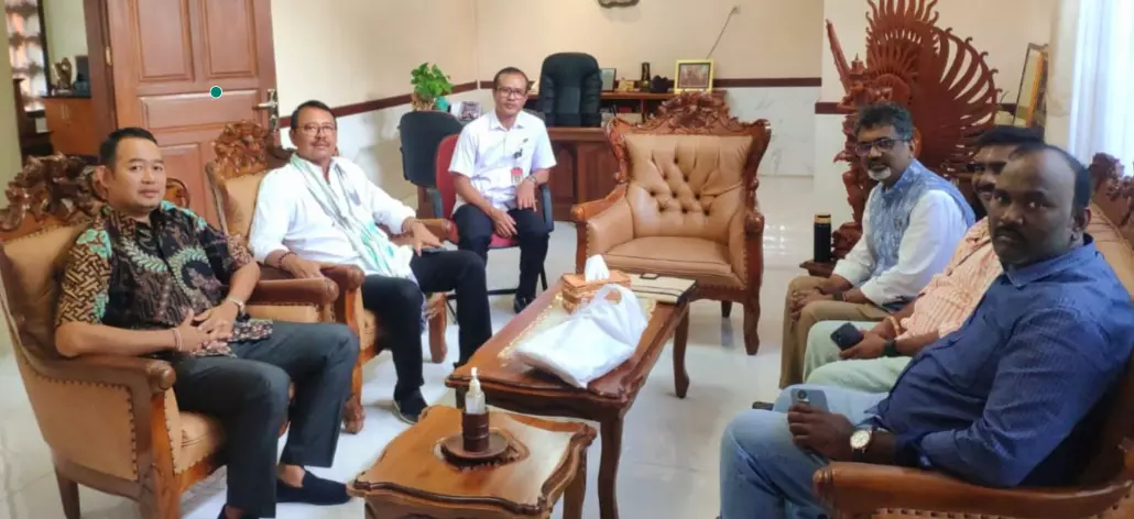 ప్రపంచ చేనేత సదస్సుకు బాలి గవర్నర్  కు ఆహ్వానం