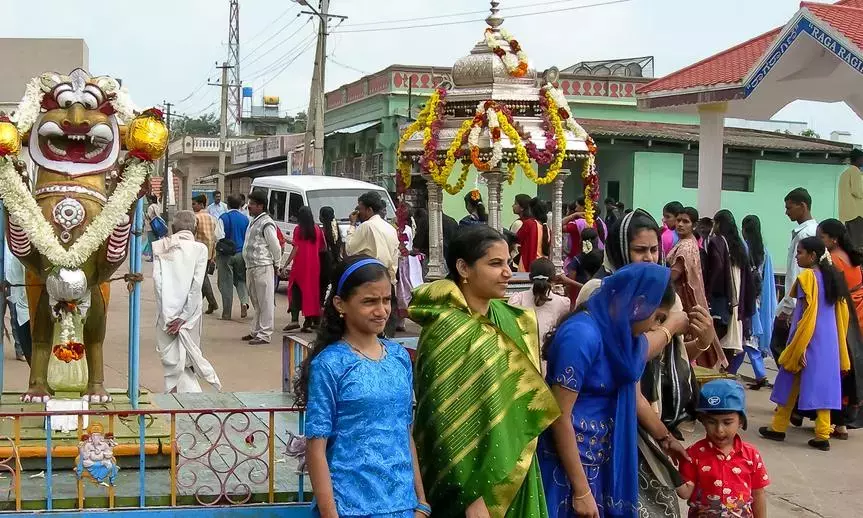 కర్ణాటకలో ఆలయాల్లో ప్రవేశానికి డ్రెస్‌కోడ్‌ కోసం వత్తిడి