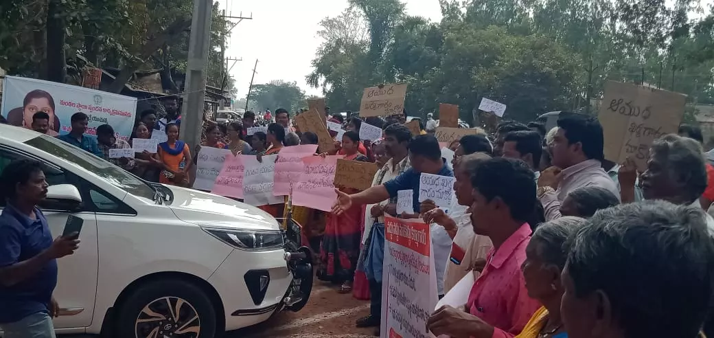 నిరసనలతో దద్దరిల్లిన ‘జగనన్నకు చెబుదాం’