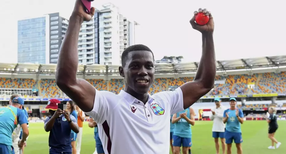 ఇద్దరు పిల్లలు, సెక్యూరిటీ గార్డు పని: షమర్ ఇన్ స్పైరింగ్ స్టోరీ