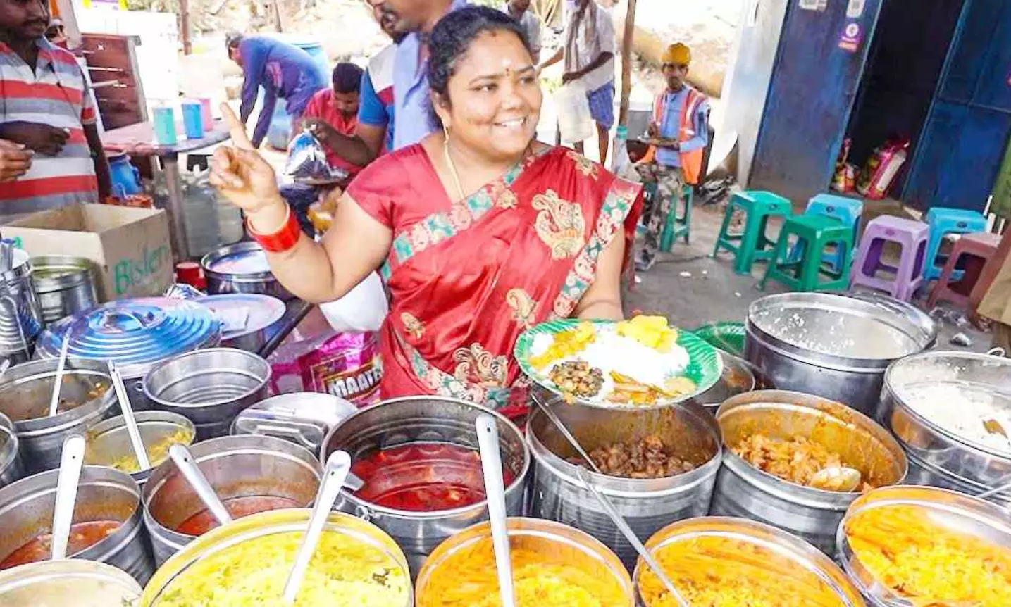 కుమారి ఆంటీకి సీఎం రేవంత్ అండ  ఆ ఫుడ్ స్టాల్ అక్కడే ఉంటుందని ట్వీట్