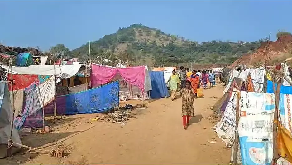 తిరుపతిలో కడుపు మండిన పేదలు ఏం చేశారంటే...