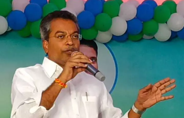 చెప్పింది వినాలి.. ప్రశ్నించడం మానేయాలి