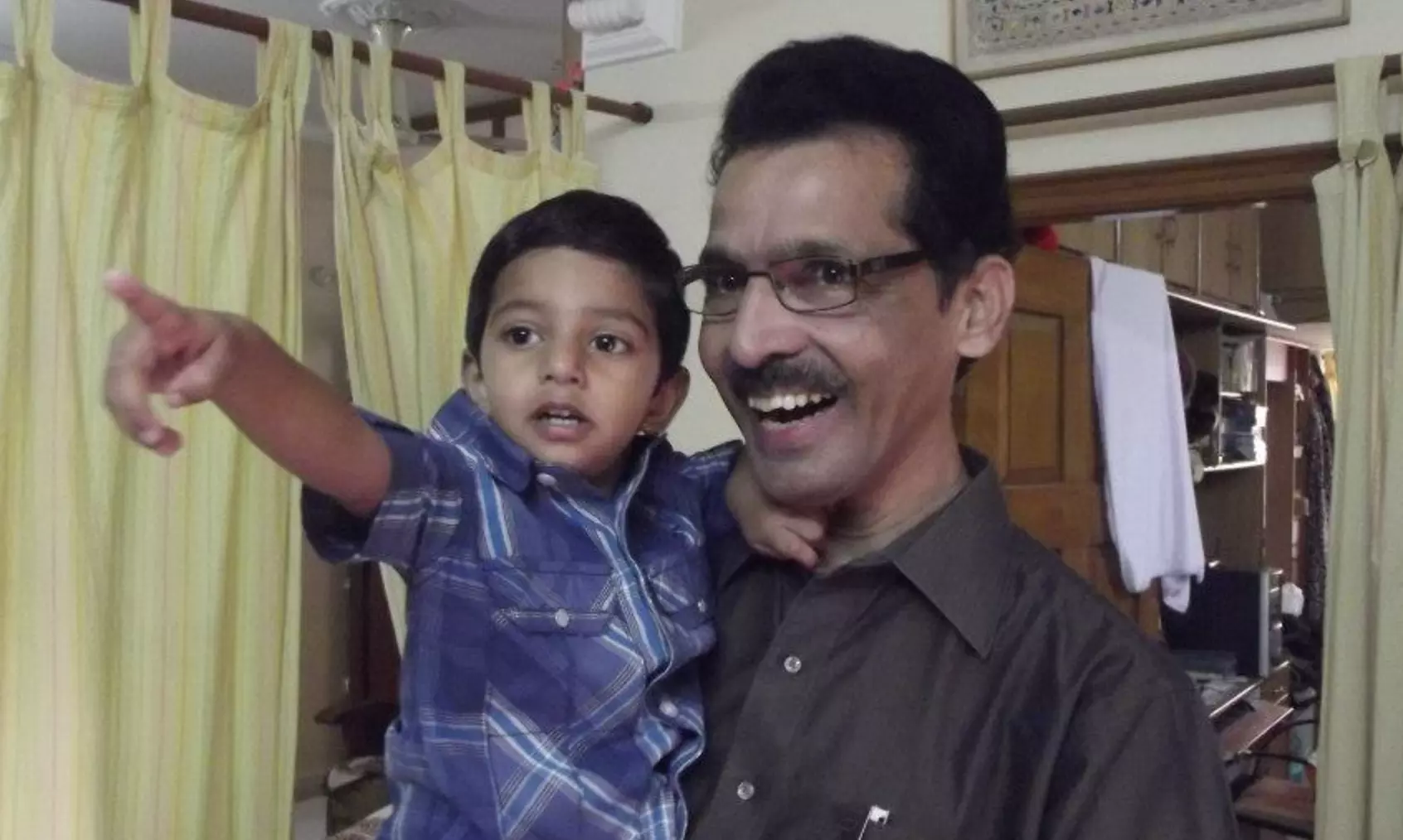 వీక్షణం వేణు ఇంటిపై ఎన్ఐఏ పోలీసుల దాడులు వీక్షణం వేణు ఇంటిపై ఎన్ఐఏ పోలీసుల దాడులు