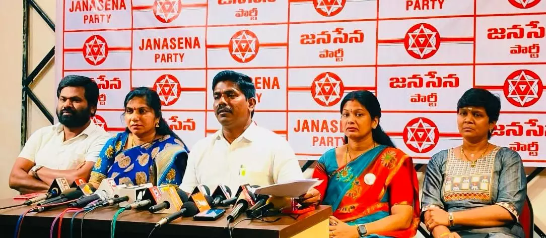 ’ఆంధ్రాలో ఏది ముట్టుకున్నా అవినీతి స్వరాలు వినబడతాయి’