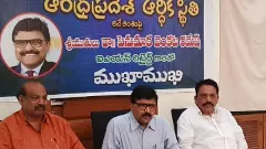 రాజరిక వ్యవస్థ ప్రజాస్వామ్యాన్ని మింగేస్తుంది - పి.వి. రమేష్