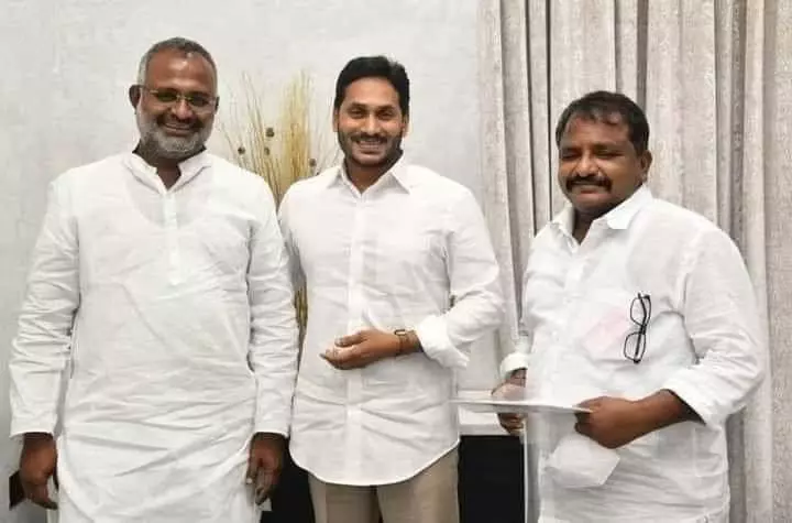 ఫ్యాన్‌ వైపు శైలజానాథ్‌ చూపు?