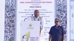 నియంతృత్వం కావాలా?  న్యాయబద్ద జీవనం కావాలా?: ఖర్గే