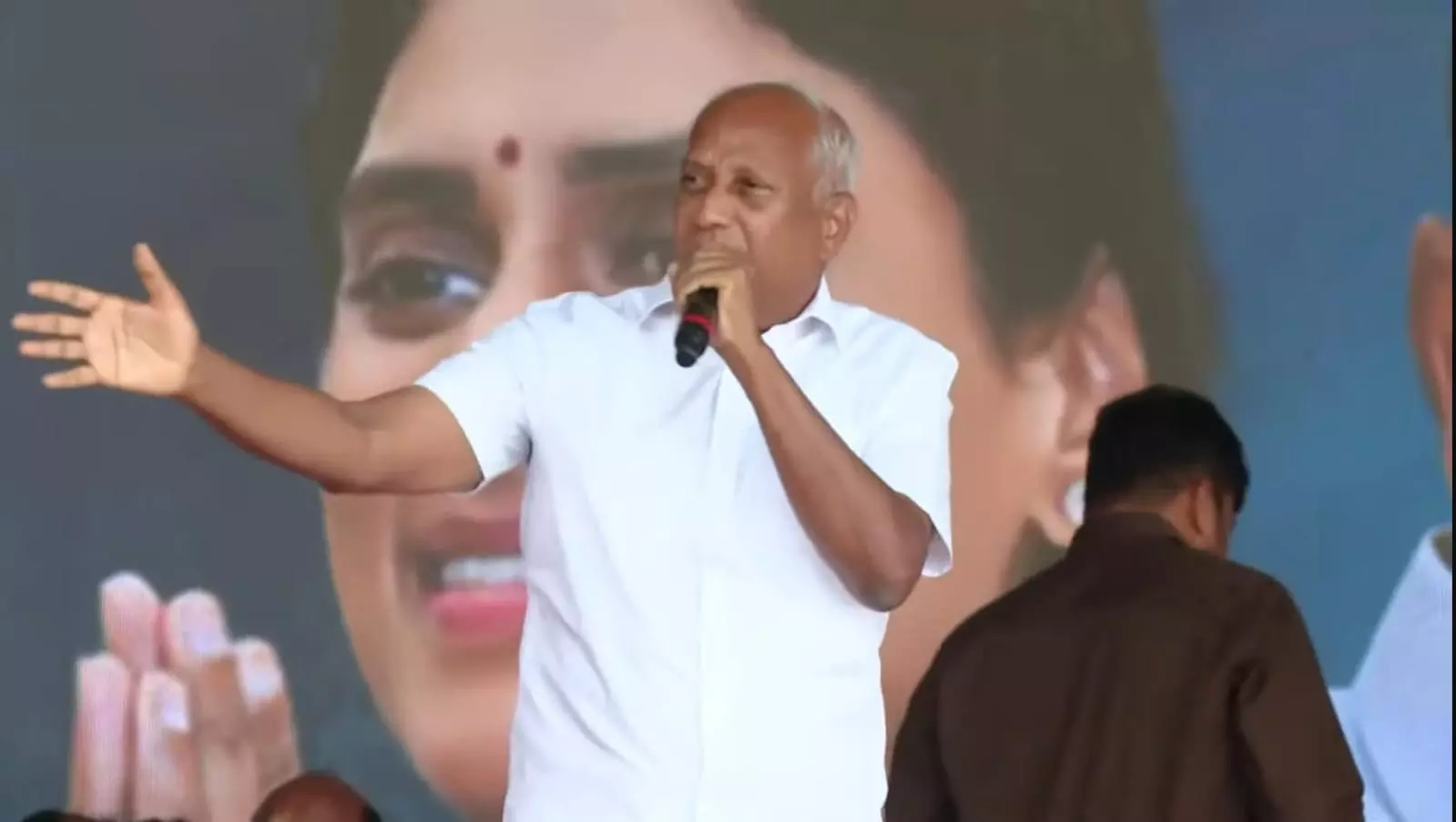 అనంత కాంగ్రెస్ సభలో.. తిరుపతి రాజధాని నినాదం..