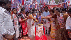 కాళహస్తిలో జగన్ కు మద్యాభిషేకం ..