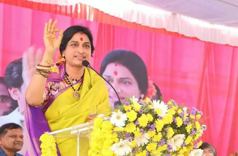 కొడితే కుంభస్థలాన్నే కొడతా.. పాతబస్తీలో పకడ్బందీగా మాధవీ లత అడుగులు!! కొడితే కుంభస్థలాన్నే కొడతా.. పాతబస్తీలో పకడ్బందీగా మాధవీ లత అడుగులు!!