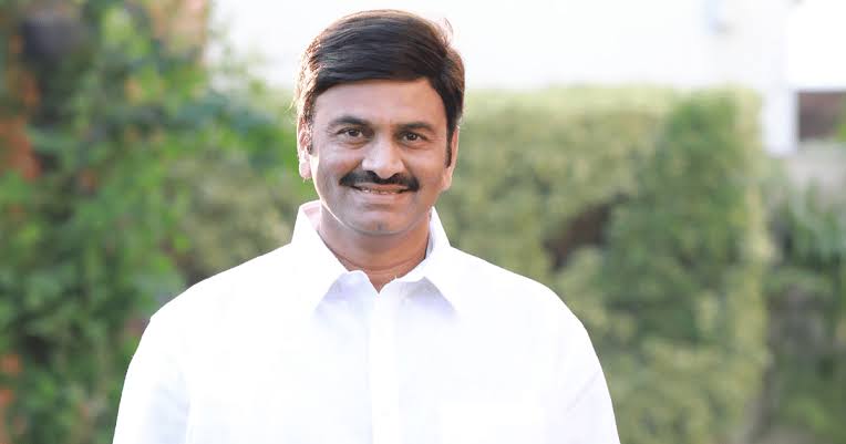 రఘురామా, టికెట్ ఎవరిస్తే అటేనా రాజా!