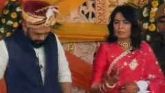 పెళ్ళి పీటలెక్కిన తుపాకి రాణి, తూటాల రాజా.. ఎక్కడంటే..