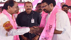 కాంగ్రెస్ వలస నేతలకే బీఆర్ఎస్ టికెట్లు...ఇద్దరు ఎంపీ అభ్యర్థుల ప్రకటన