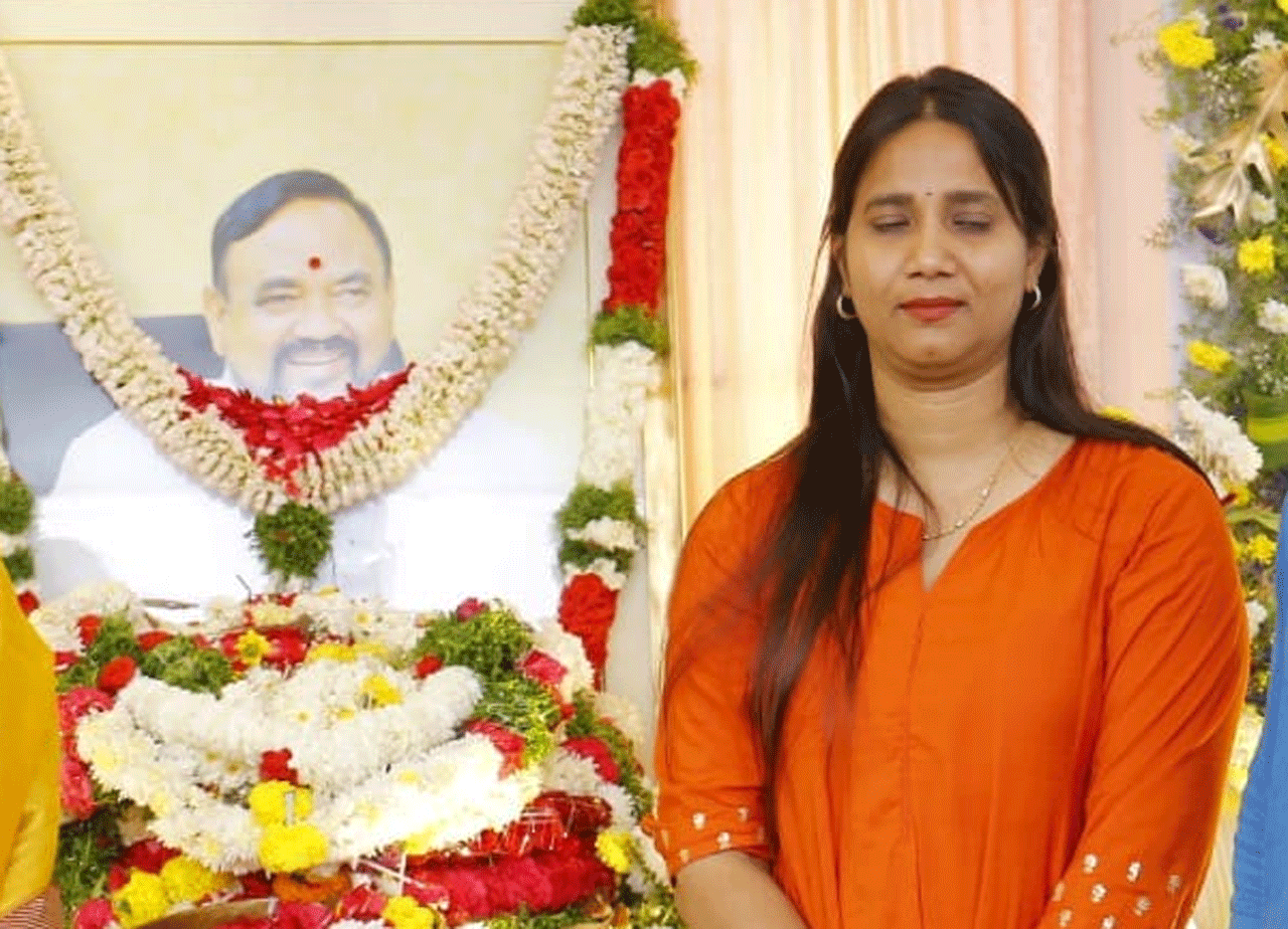 కంటోన్మెంటు అసెంబ్లీ బరిలో లాస్యనందిత సోదరి నివేదిత