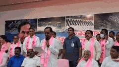 బీఆర్ఎస్ మళ్లీ టిఆర్ ఎస్ అవుతుందా?: జాతకాలు లెక్కిస్తున్నారు?