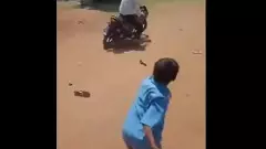 తాగి వస్తున్నాడని..టీచర్ పైకి చెప్పులు విసిరిన విద్యార్థులు..