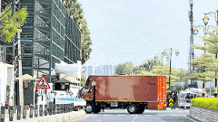 జగన్ ఇంటికి వెళ్లిన కంటైనర్‌లో ఏముందో చెప్పిన వైవీ