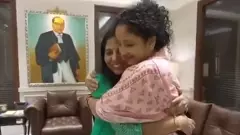 అక్కా, ఎట్లున్నవే! కేజ్రీవాల్ భార్యను కలిసిన జార్ఖండ్ మాజీ సీఎం భార్య