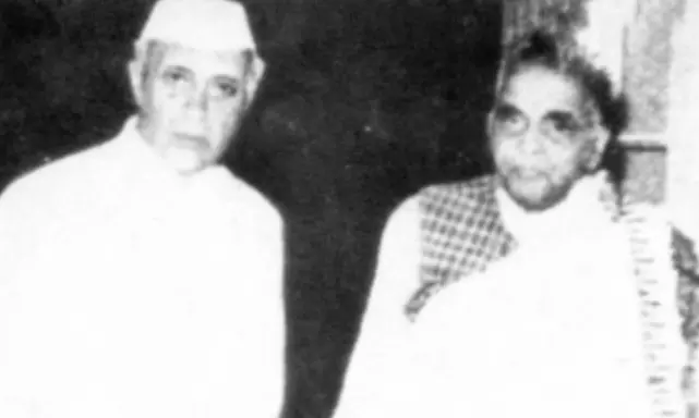 ప్రకాశం పంతులు ప్రభుత్వాన్ని పడగొట్టింది గౌతు లచ్చన్నా?