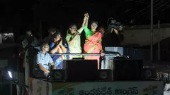 అన్నపై చెల్లెళ్ల మాటల బాకులు