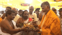 రానున్న ఎన్నికల్లో టిడిపికి ఎన్ని సీట్లంటే...బాబు పంచాంగ శ్రవణం