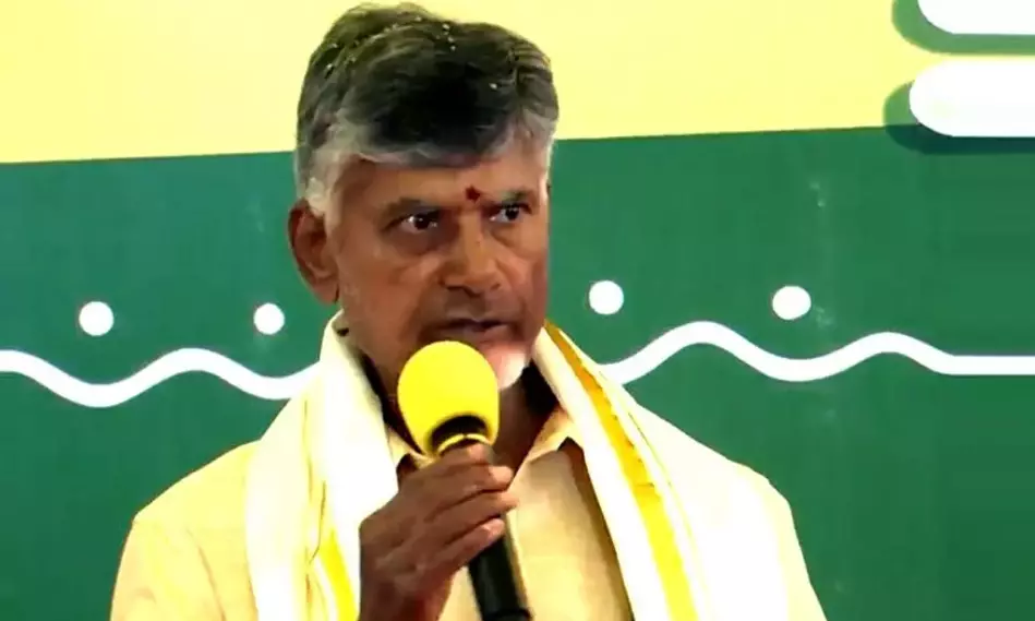 తాడేపల్లి ప్యాలెస్‌ నుంచి కంటైనర్లలో తరలిపోతున్న కోట్ల కోట్లు