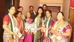 మహిళల విజయం కోసం కుటుంబసభ్యుల ఎన్నికల ప్రచారం