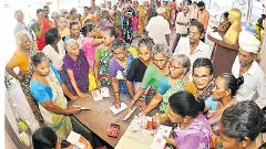 పెన్షన్‌ కోసం వెళితే ప్రాణాలు పోతున్నాయి!