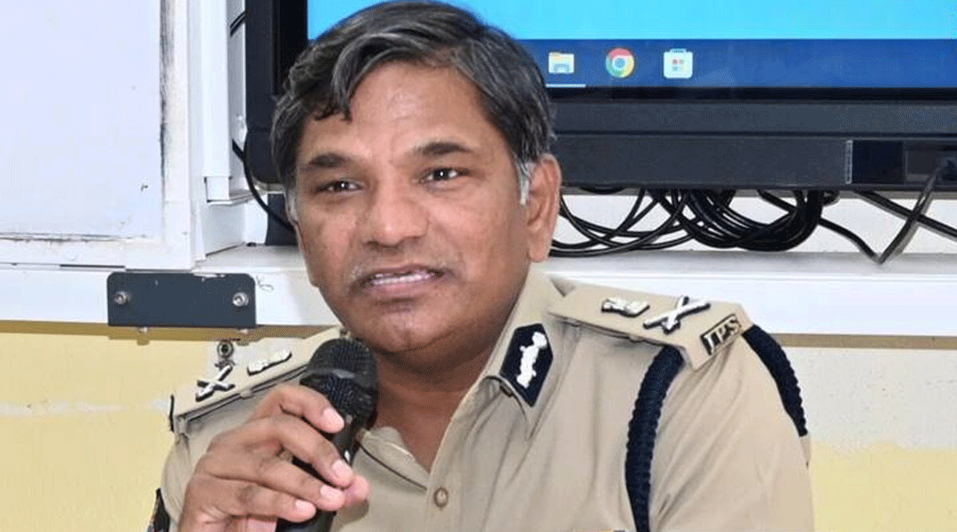 డీజీపీపై ఈసీ వేటు..