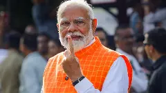 మూడో దశలో ఓటు వేసిన ప్రధాని సహ పలువురు ప్రముఖులు..