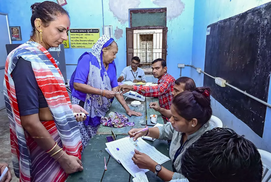 గుజరాత్‌లో హస్తంపార్టీ వాళ్లు బీజేపీపై ఎందుకు ఫిర్యాదు చేశారు?