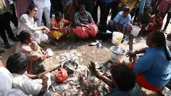 వారు ఎన్నికలప్పుడే కనిపిస్తారు