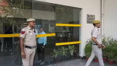 కేజ్రీవాల్ ఇంట్లో ఆప్ ఎంపీపై దాడి.. ఎంత గొడవ అవుతున్నదో!