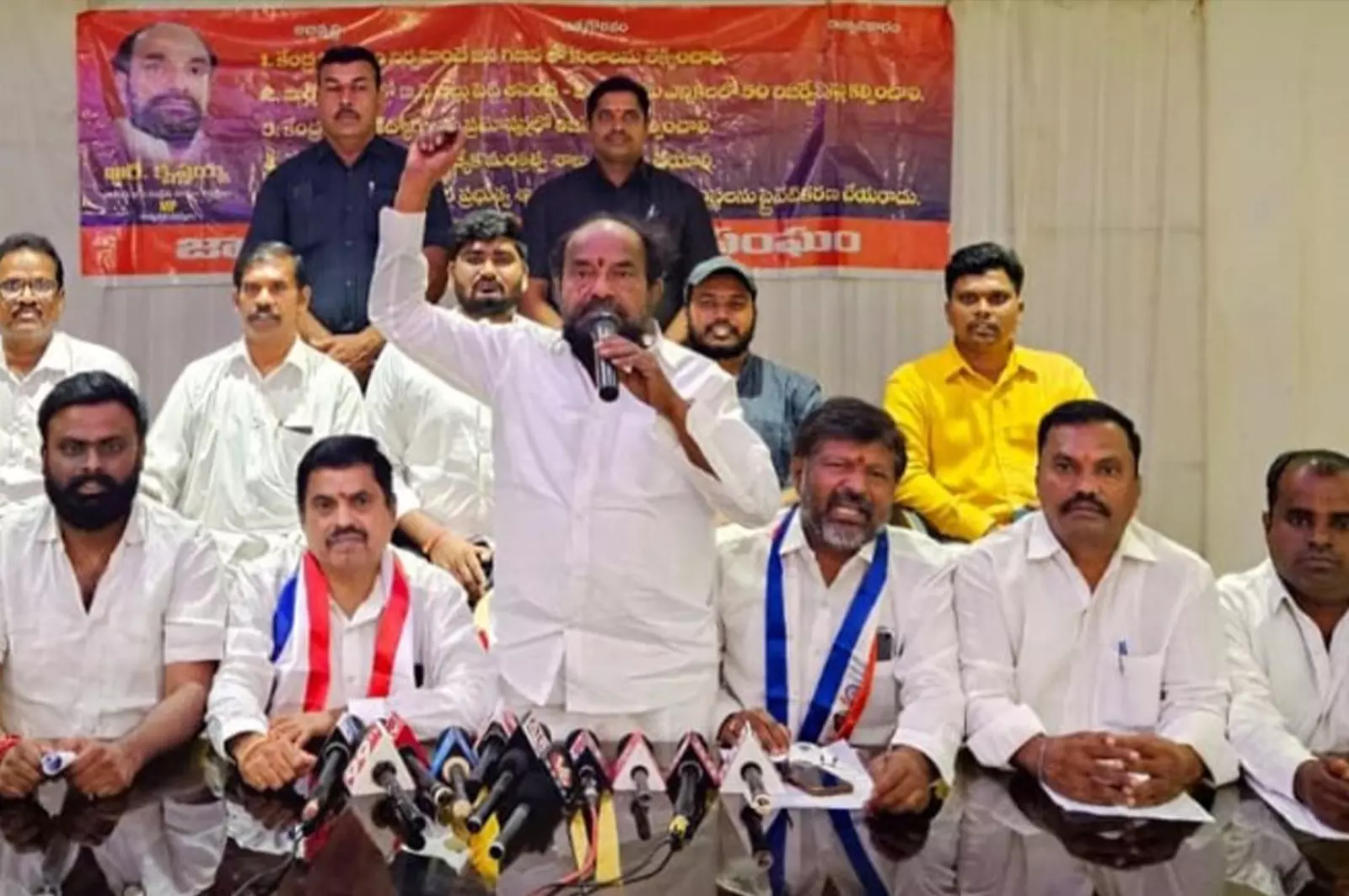 ఆర్ కృష్ణయ్య రిజర్వేషన్లపై డబల్ గేమ్ ఆడుతున్నారా ?