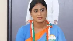 వైఎస్ఆర్ పేరు తొలగింపు ప్రతీకార చర్యే.. షర్మిల