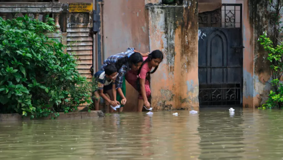 వర్షం లో ఒక రోజు (కవిత )